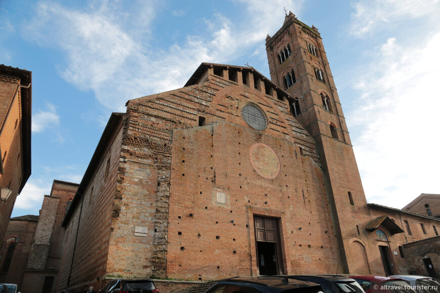 Церковь Санта Мария деи Серви, 13-й век. Внешний облик здания сильно пострадал во время разрушительной реконструкции 1926 г.