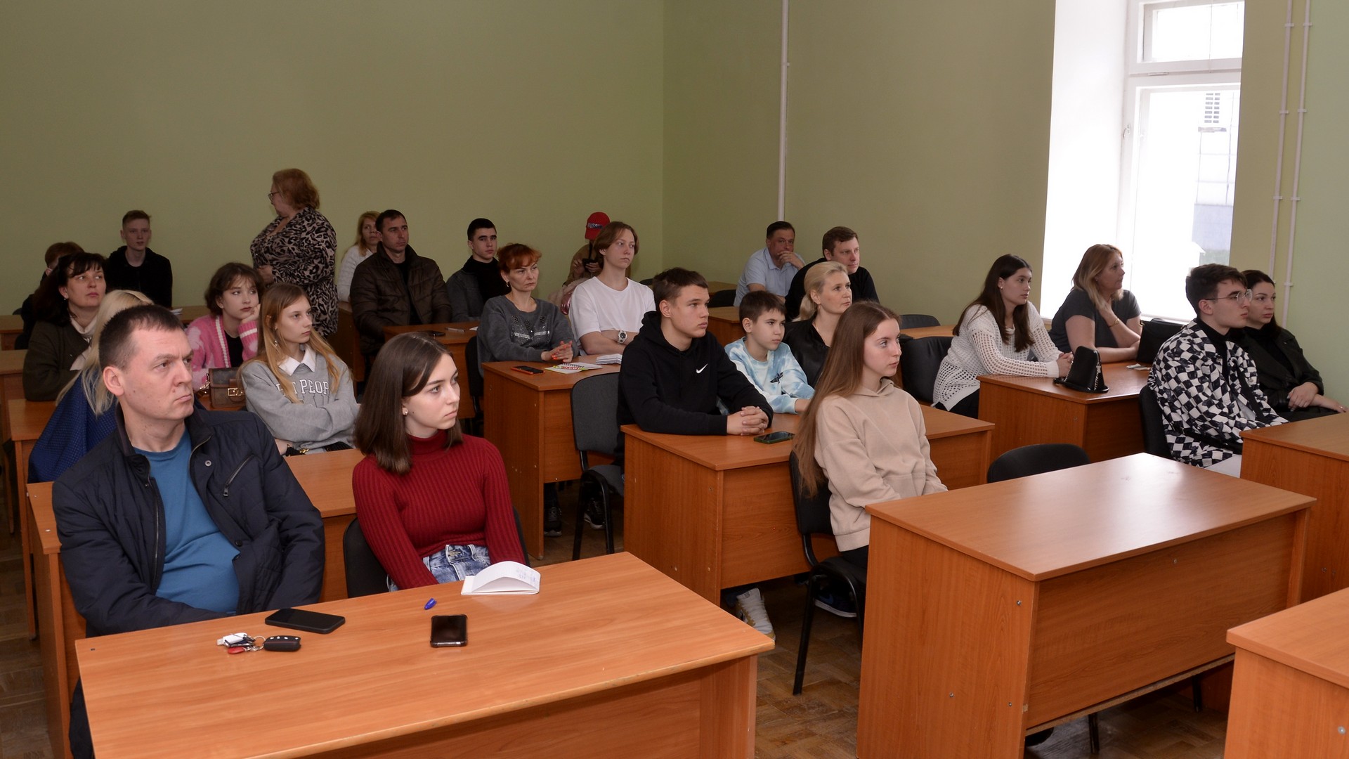 Мгу довузовская подготовка. Абитуриенты МГУ. Город под МГУ.