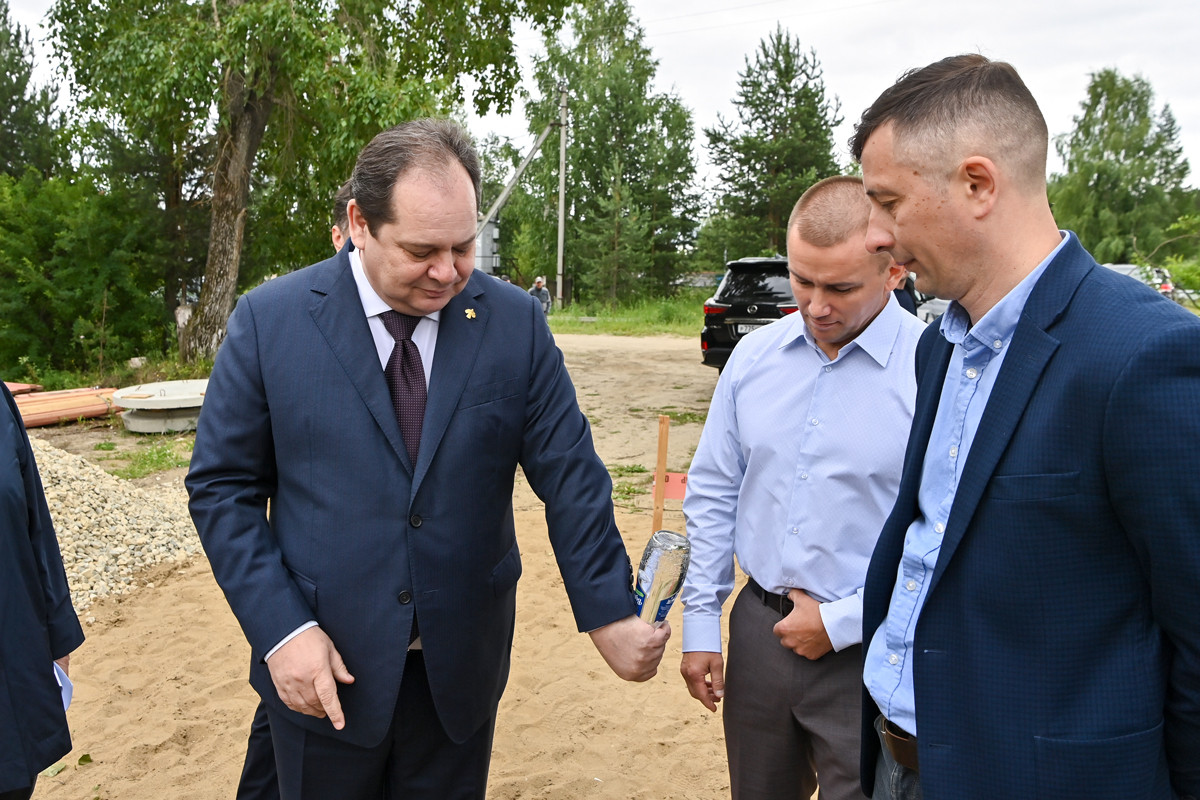 Изображение новости "Ростислав Гольдштейн проверил ход строительства ФАПа в Усть-Ухте"