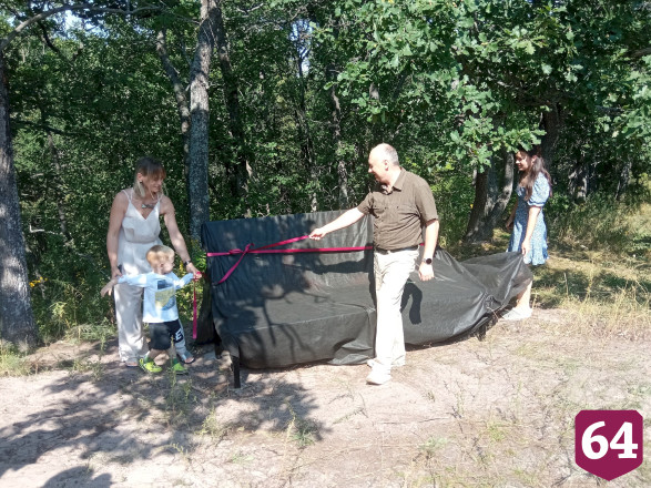 В саратовском селе Лох установили мозаичную лавочку