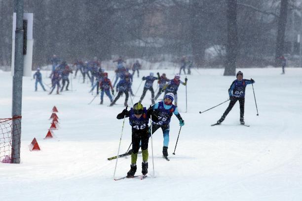 лыжная база на косой горе в туле веденино. лыжи роллерный центр веденина тула. ночная лыжная гонка веденино. ночная лыжная гонка стерлитамак 2022. лыжная база зимой.