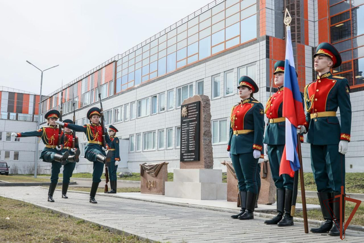 Росгвардейцы в Сибири приняли участие в открытии мемориалов в честь погибших военнослужащих 