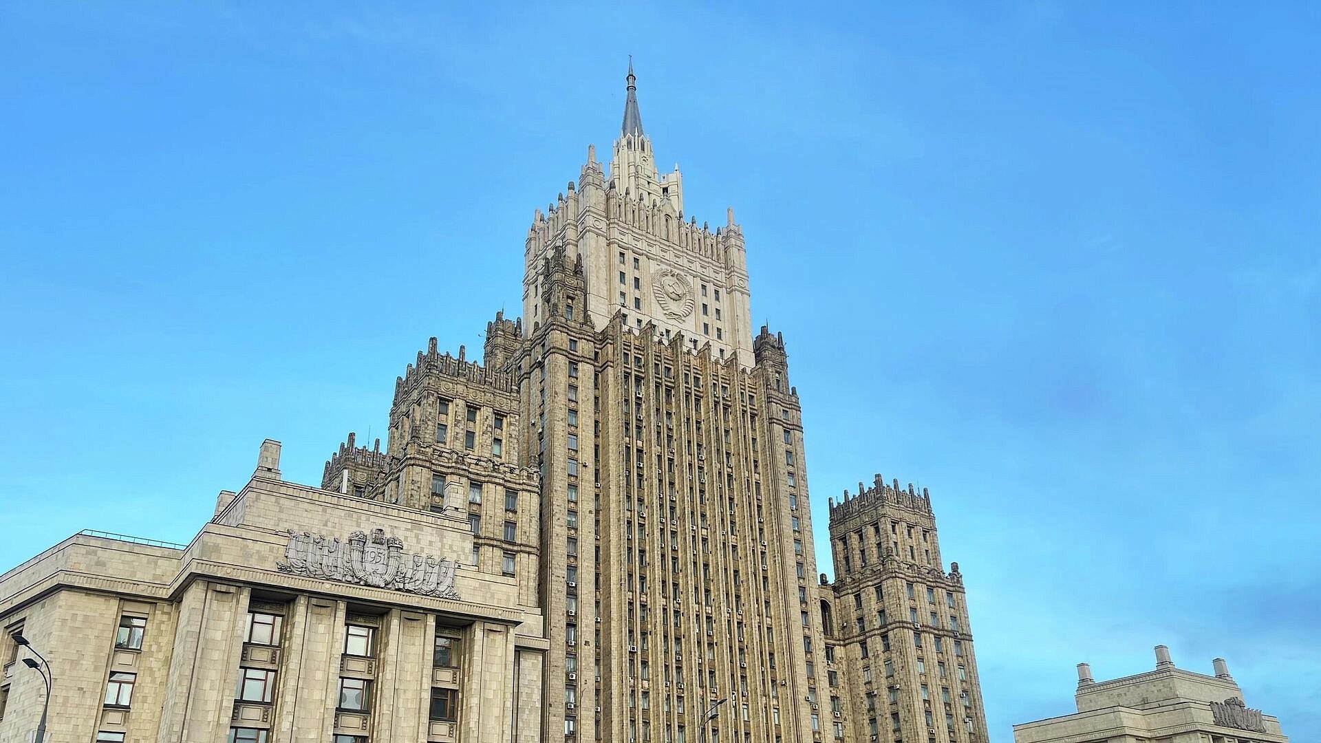 В МИД высказались о планах Парижа и Лондона передать Киеву ядерное оружие
