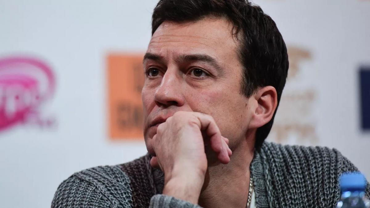 «У меня была репутация ловеласа»: как Андрей Чернышов 9 лет уговаривал девушку выйти за него замуж. С кем нашел счастье известный актер?