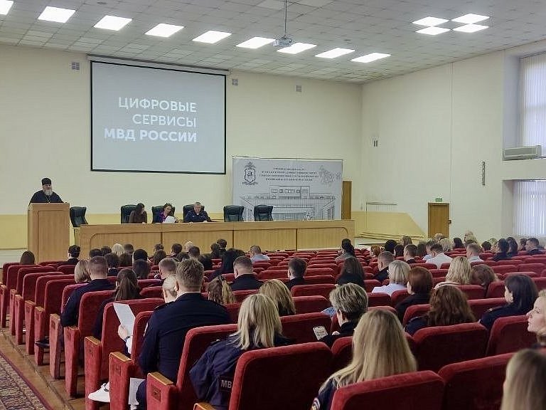 В преддверии Светлой Пасхи член Общественного совета при УВД по ЮВАО принял участие в еженедельном государственно-правовом информировании личного состава