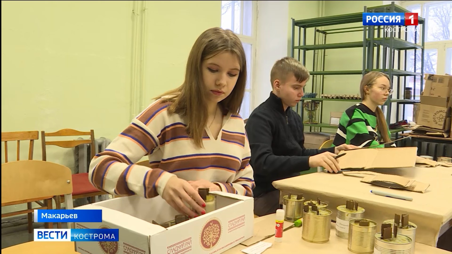 Школьники в костромском райцентре запустили производство блиндажных свечей