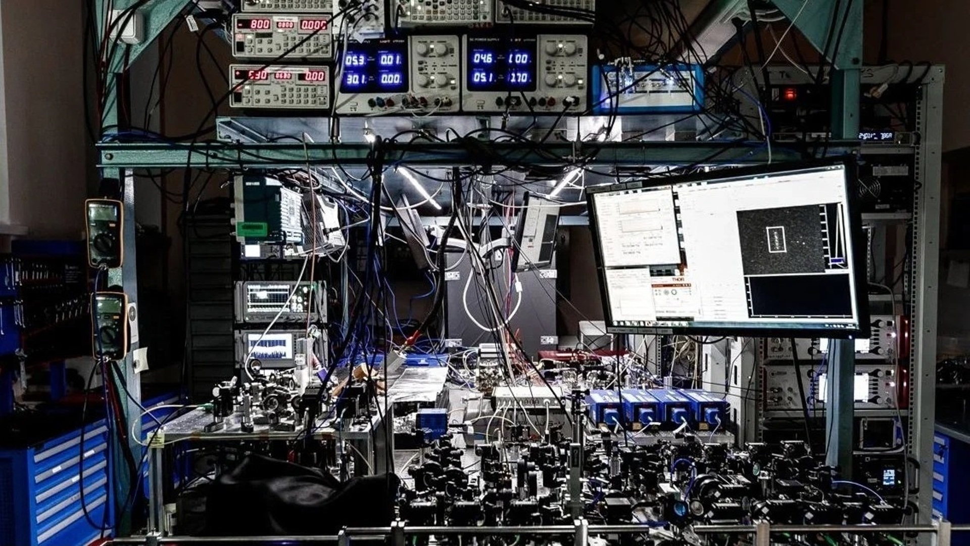 квантовый компьютер. квантовый компьютер звук. квантовый компьютер. квантовый компьютер. ионный квантовый компьютер.