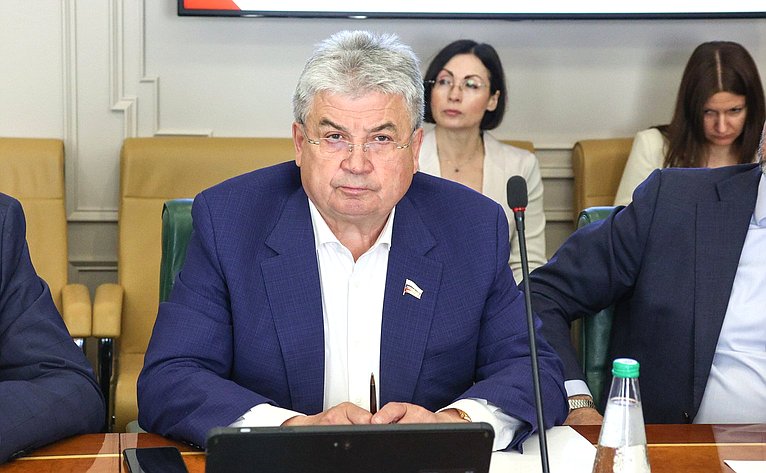 Геннадий Емельянов