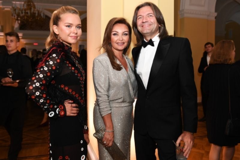 Маликовы стеша маликова и дмитрий маликов. Маликовы новости. Стефания маликова и елена маликова. Дмитрий маликов жена. Маликовы новости.