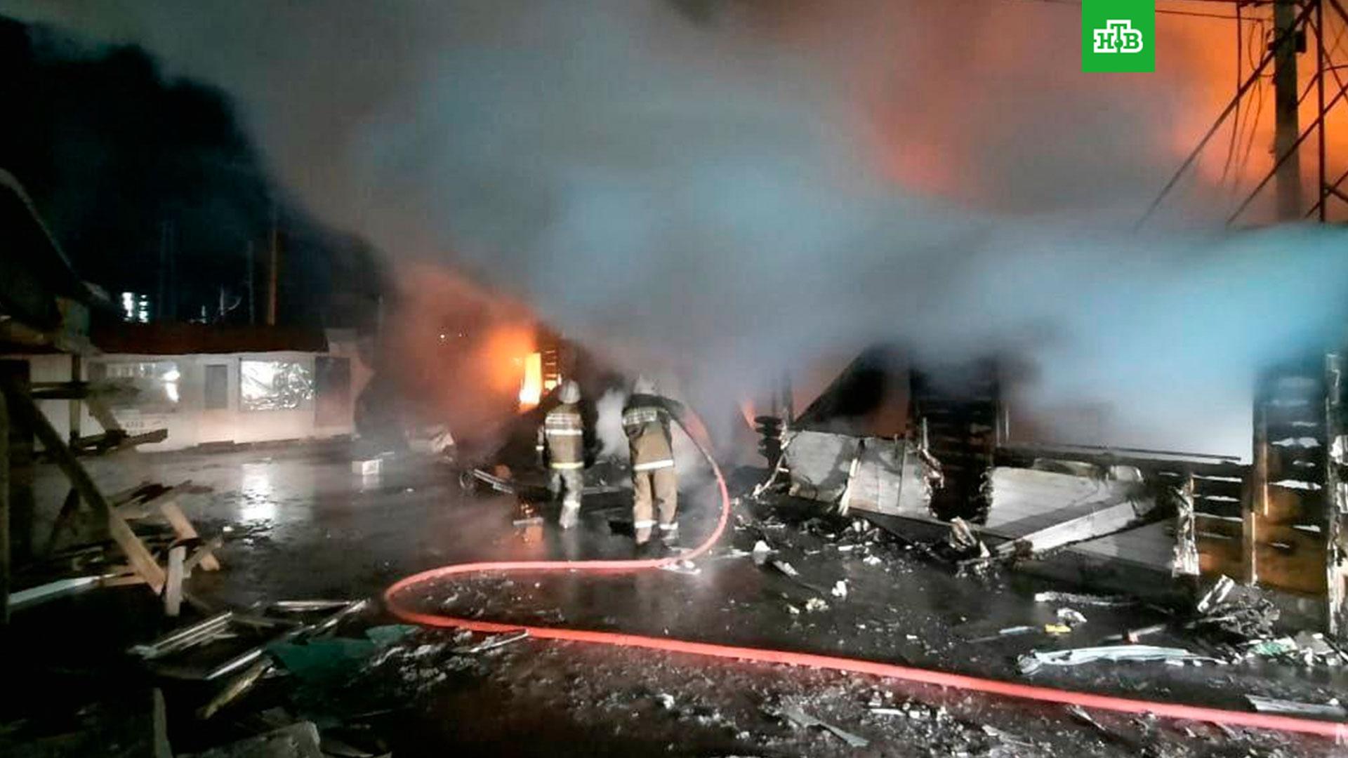 Сгорел вьетнамский рынок. Кинель самарская область пожар. Синдика 65 км мкад. Где горит рынок. Рынок людмила волжский пожар.