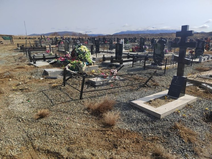  Гонки по кладбищу на Сахалине устроил пьяный бурят без прав