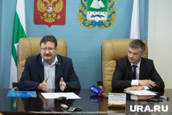 Опытный чиновник Андрей Лушников (слева) возглавил агропромышленный департамент Курганской области