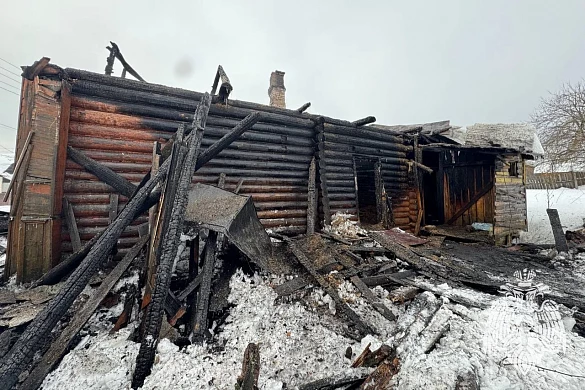В Колобове на пожаре обнаружили тело погибшего мужчины