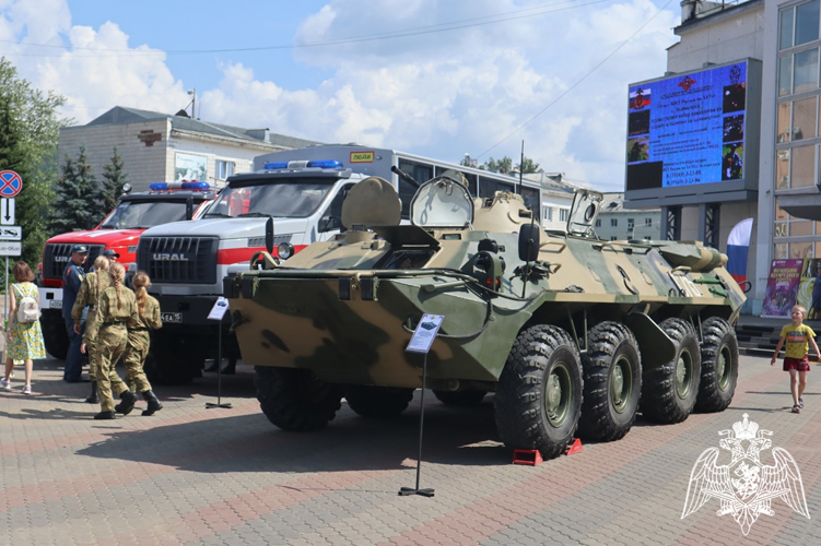 Боевое знамя вручено воинской части Росгвардии в Зеленогорске