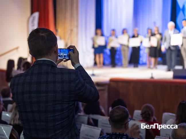 В Белгороде наградили работников системы среднего профессионального образования - Изображение 3
