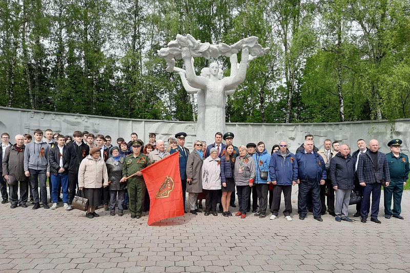 Погода куртамыш на май 2024. Всехсвятское кладбище Тула мемориал. Некрополь Тула. Захоронение летчиков на Всехсвятском кладбище Тула.