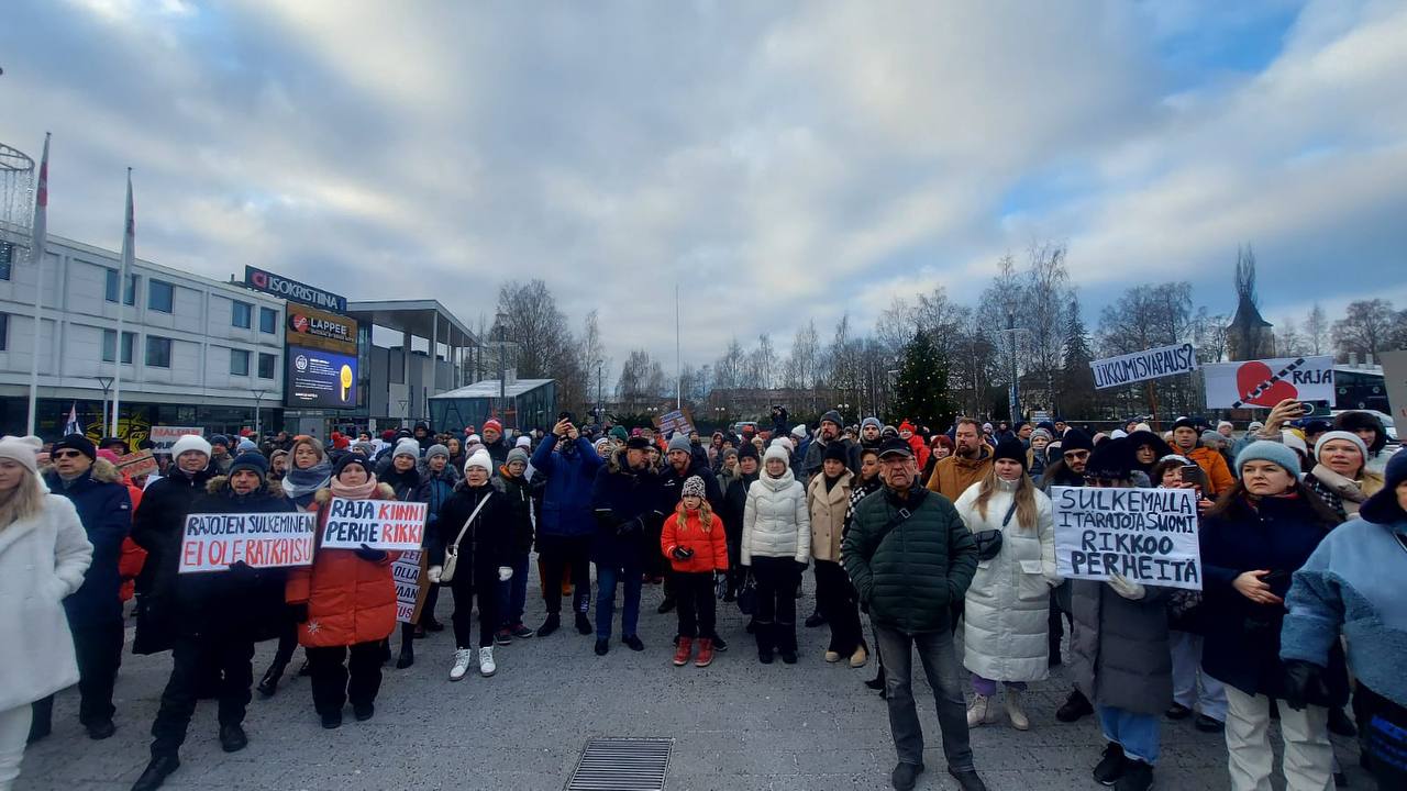 Митинг с требованием открыть границы между Финляндией и Россией