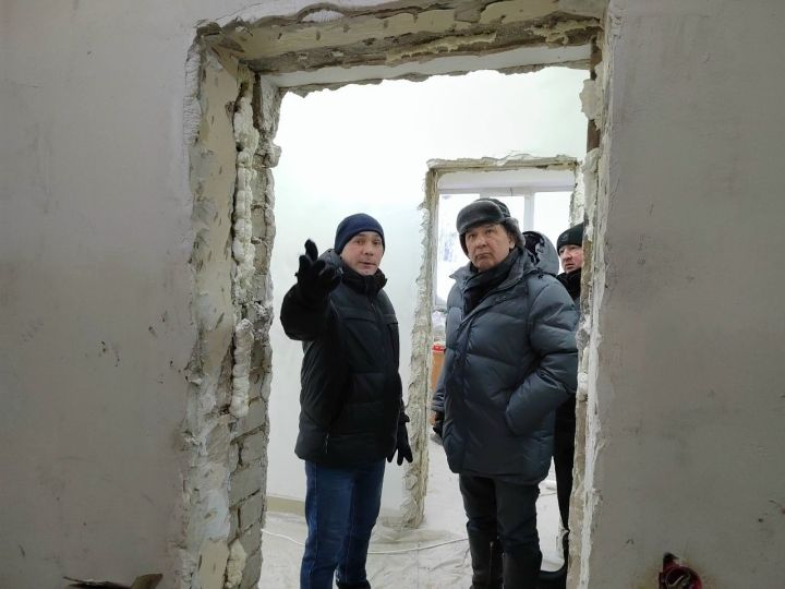 Айдар Салахов ознакомился с ремонтом Мензелинского госветобъединения