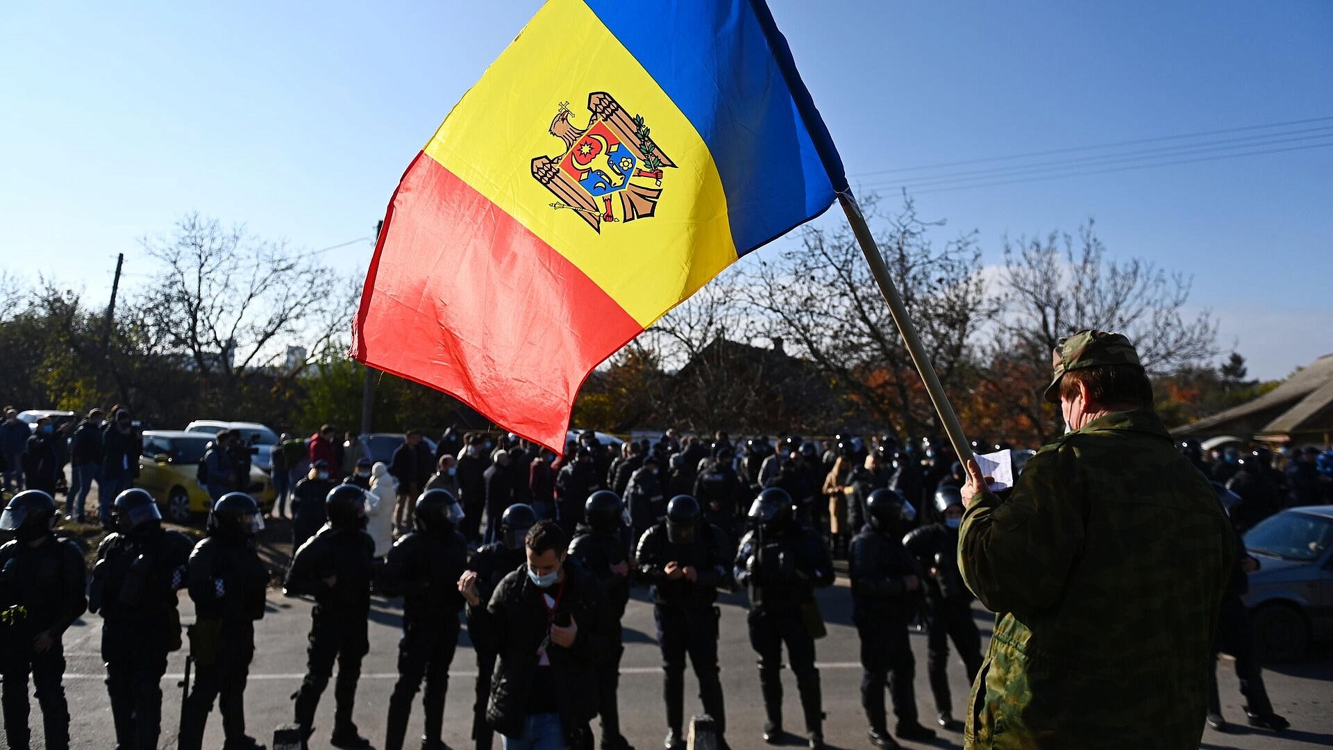 В Молдавии выведут на улицу бронетехнику