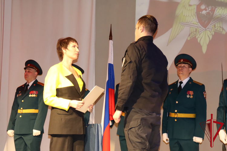 В Магадане росгвардейцев поздравили с профессиональным праздником 