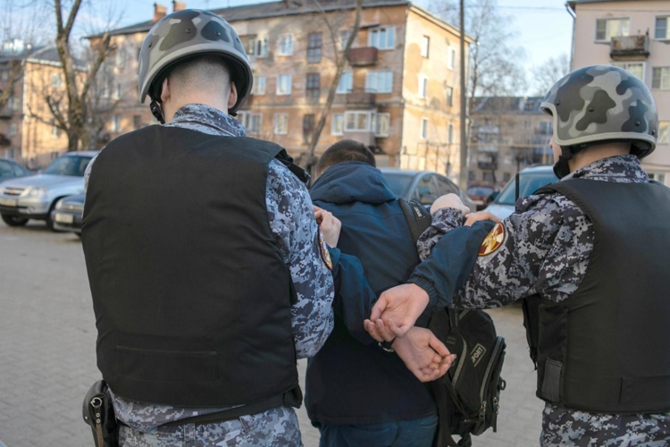 В минувшие выходные сотрудники Росгвардии выявили 15 правонарушений, включая хулиганство и нанесение побоев