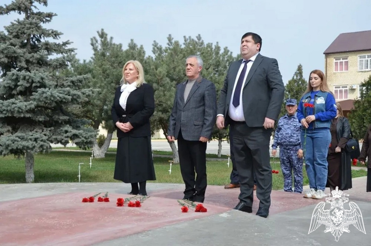 В специальном моторизованном полку махачкалинского соединения прошло торжественное мероприятие, приуроченное к юбилею ведомства