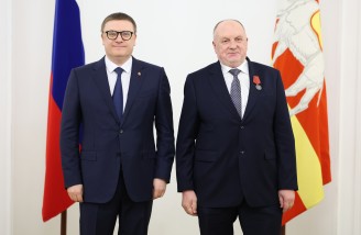 Алексей Текслер вручил государственные и региональные награды южноуральцам. Автор фото - Наиль Фаттахов 