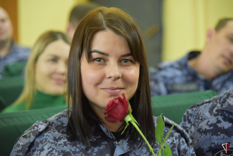 В Удмуртии сотрудники и военнослужащие Росгвардии поздравили прекрасную половину коллектива с Международным женским днём