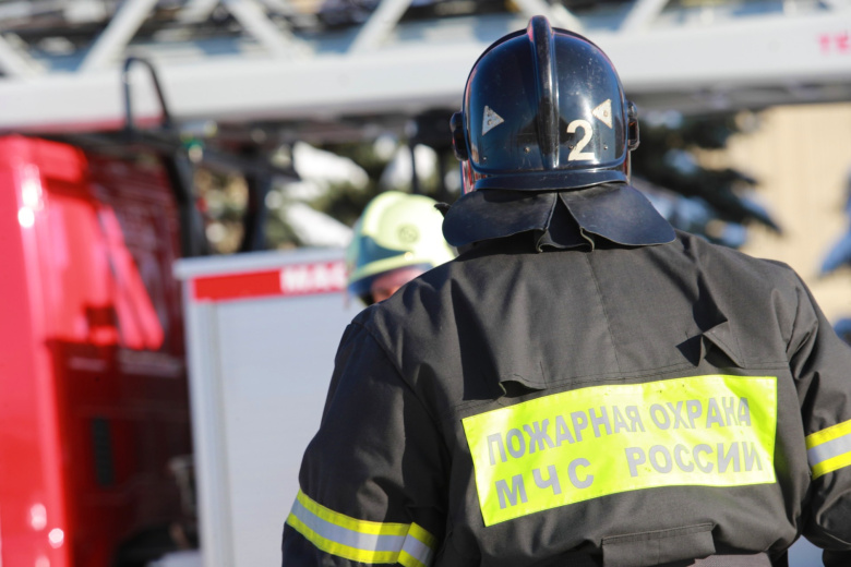 Очевидцы сняли горящую квартиру на 17-м этаже в Москве