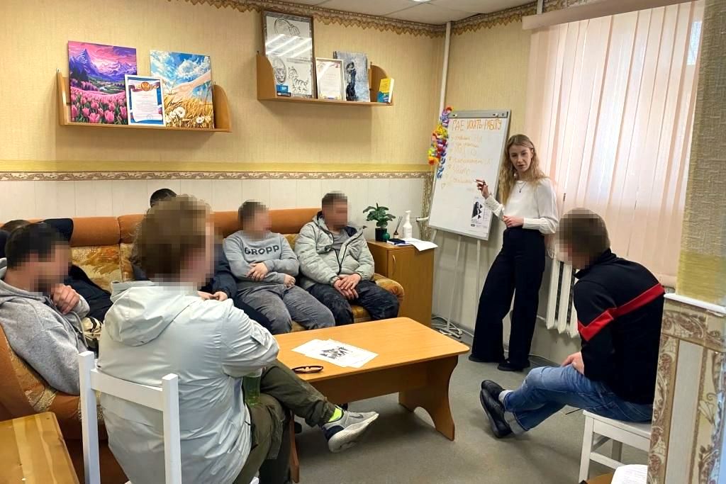 С подучётными осуждёнными Кольского района провели занятие по обучению навыкам трудоустройства