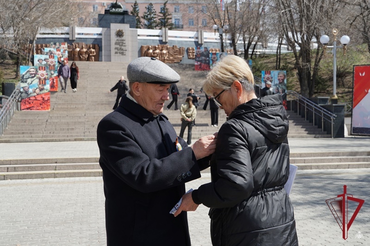 В Улан-Удэ росгвардейцы Бурятии провели патриотическую акцию «Георгиевская лента»