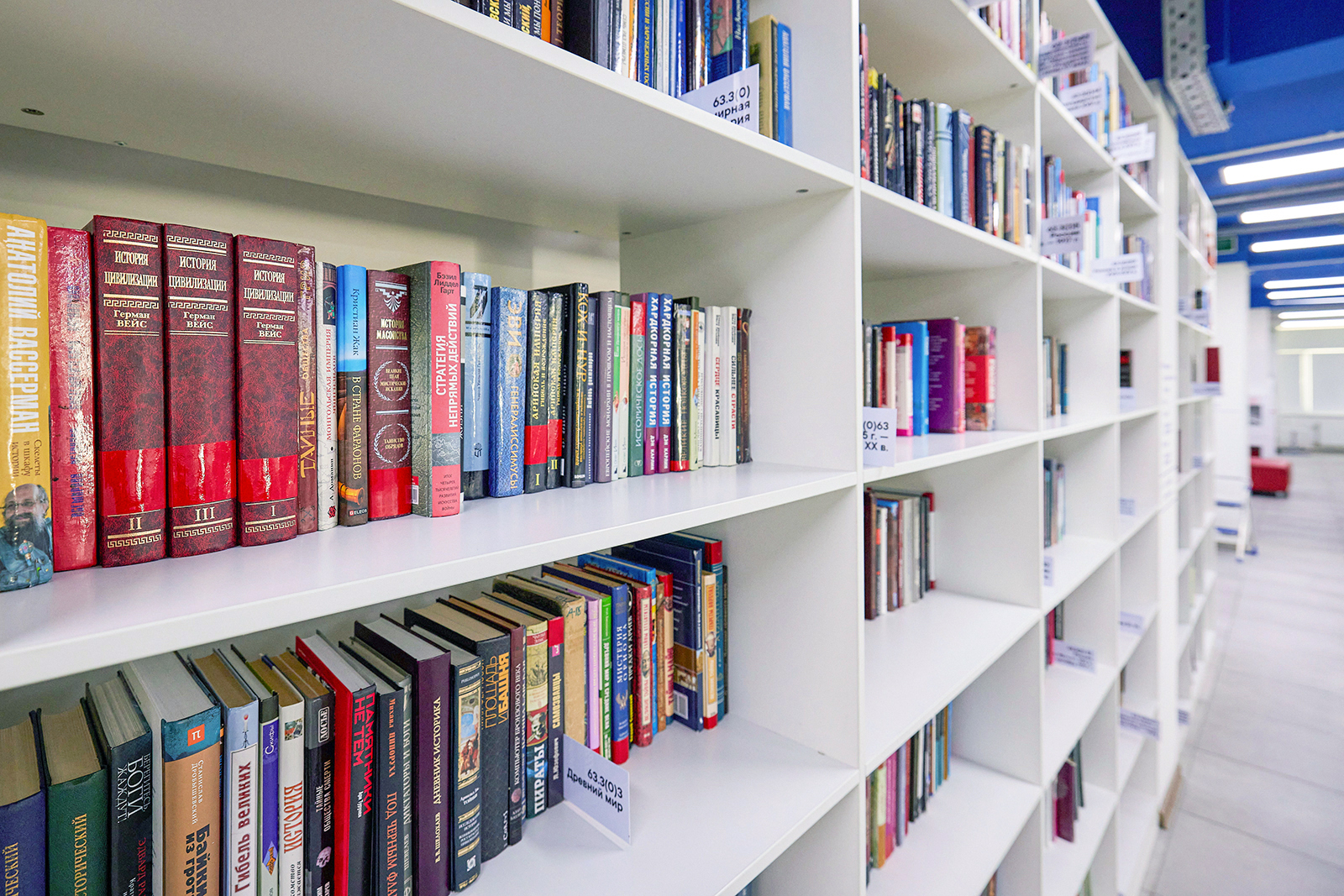 встреча с писателем в библиотеке фото. расстановка стеллажей в библиотеке. библиотека москвы заказ. библиотека на измайловском проспекте. библиотека 179 цбс юзао.