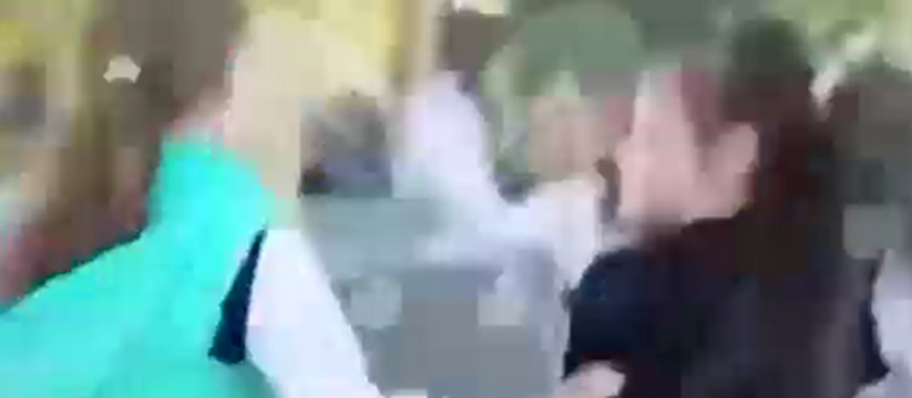 в дагестане избили девушку в хиджабе. поймали парня одетую в хиджабе. девушки в паранже танцуют. дагестанцы избили девушек в кафе астрахани. муж мусульмане избил врача.