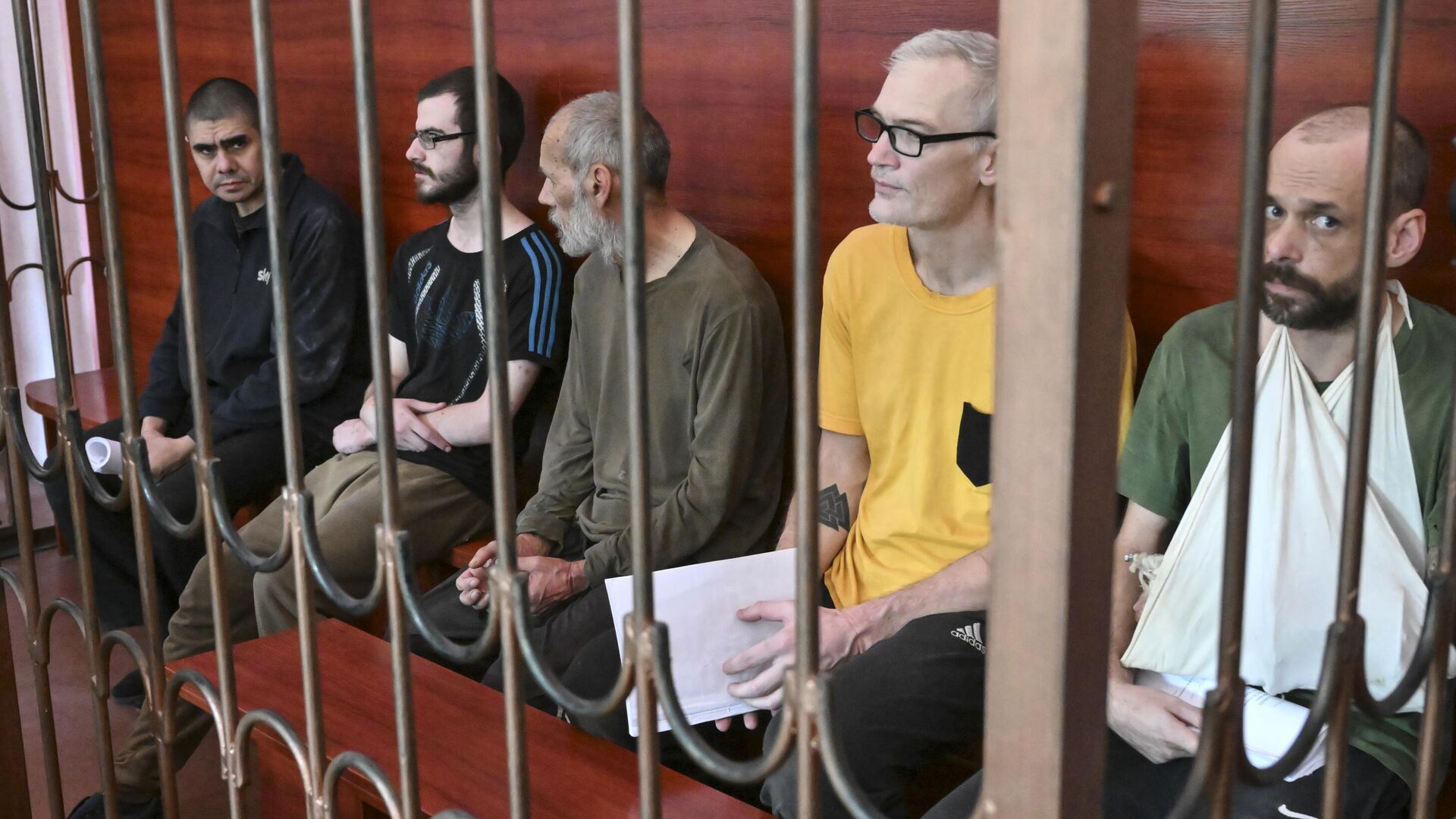 Омон на спецоперации. Сукуев усман. Украинские призывники. Казнь перебежчика чвк вагнера. Суд присяжных конвой.