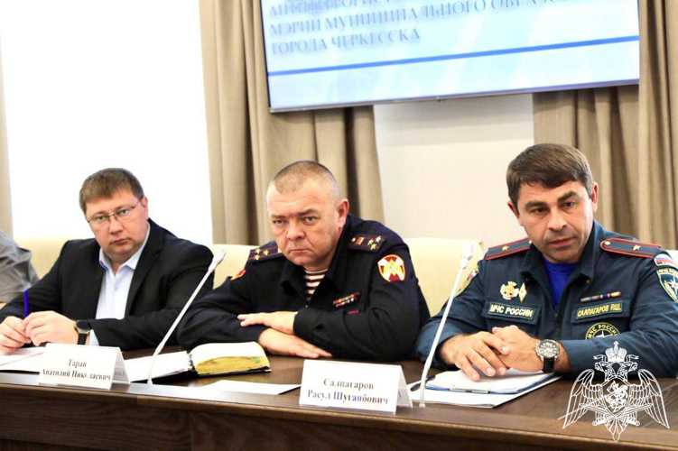 Офицер Росгвардии поучаствовал в заседании антитеррористической комиссии города Черкесска