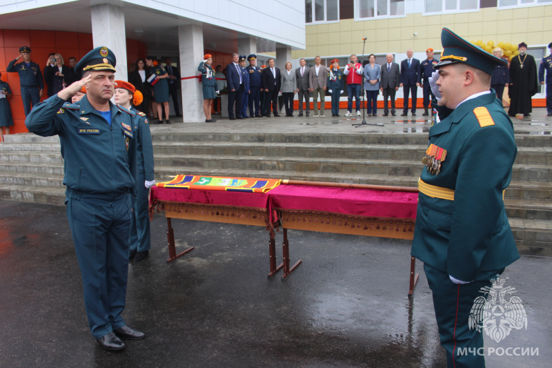 Губернатор Владимир Мазур открыл первый в регионе пожарно-спасательный лицей в поселке Мирный