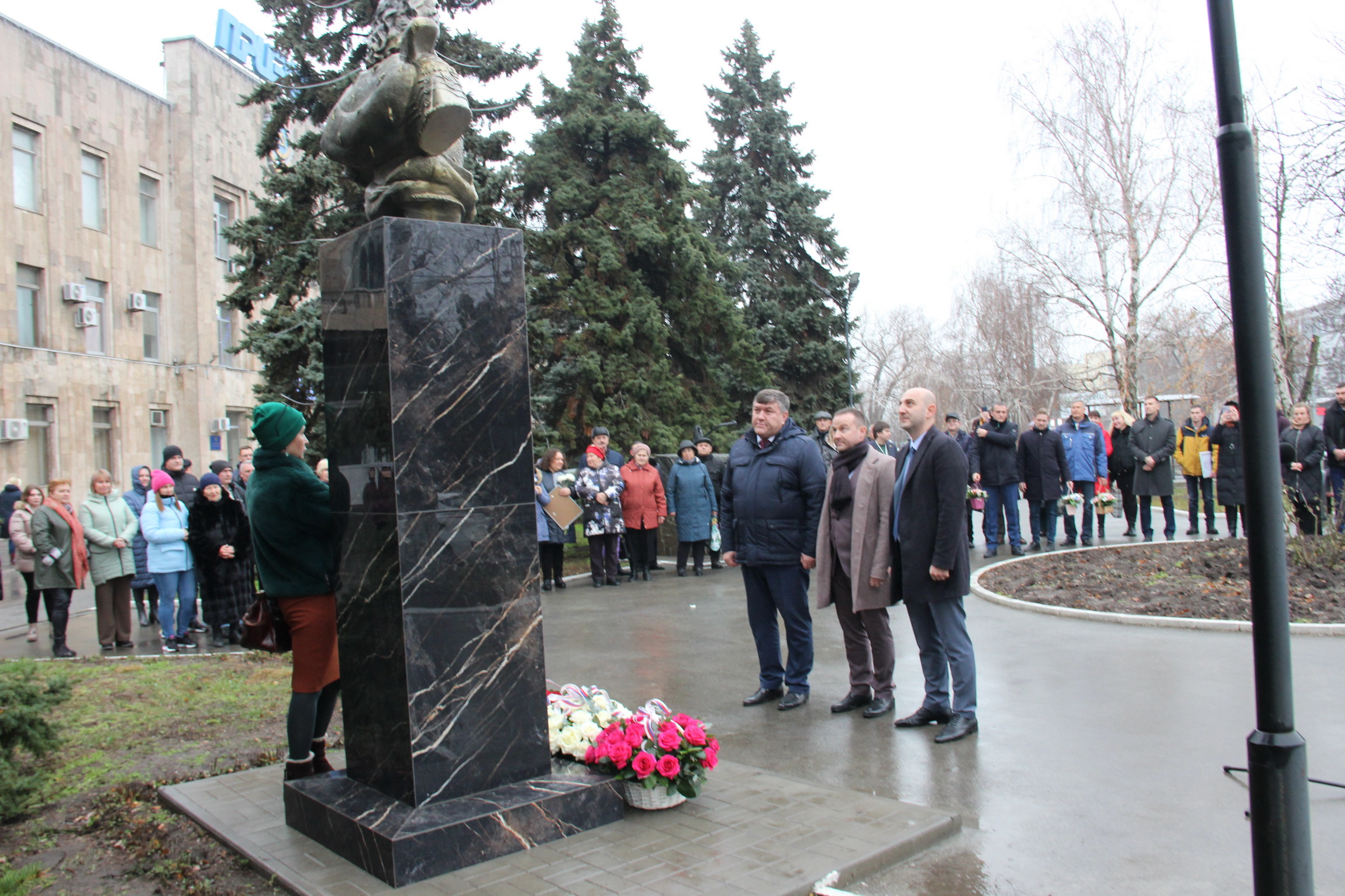 Директор завода прибой в таганроге фото