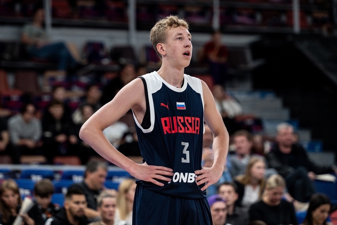 Лев свинин