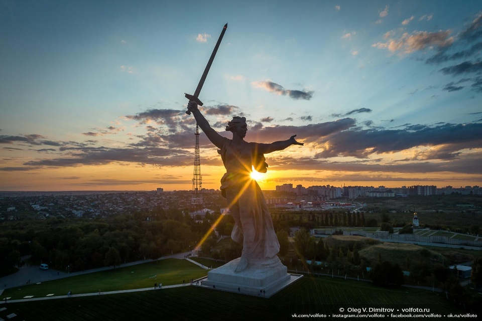 Мамаев Курган на закате