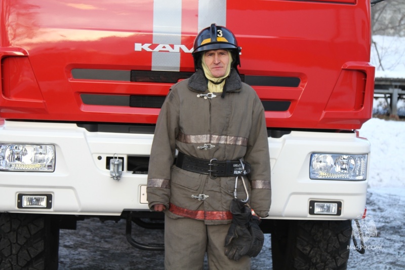 Камчатский пожарный Иван Бережнов, который в декабре 2023 года спас собаку, номинирован на международную премию