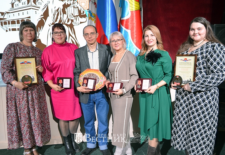 Коллектив Городецкого историко-художественного музейного комплекса во главе с директором Т.Ф. Волковой (третья справа)