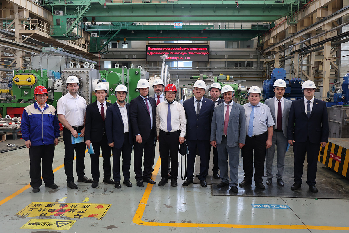 Делегация СПбПУ и «Ак Барс» посетила машиностроительную корпорацию в городе Далянь 