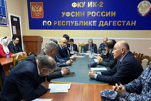 Вице-премьер Ризван Газимагомедов посетил исправительную колонию: курс на загрузку производства и трудовую адаптацию