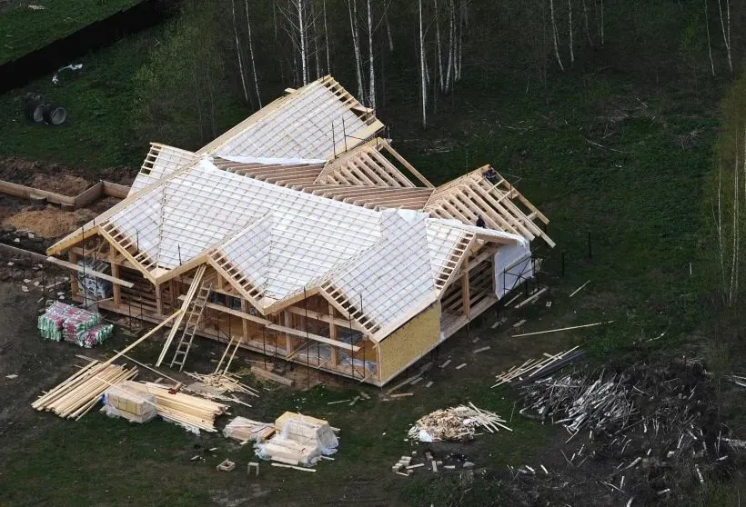 Банк ДОМ.РФ выдал более 7 млрд рублей ипотеки на ИЖС с начала года. Фото. Строящийся дом в Московской области. © РИА Новости, Павел Бедняков