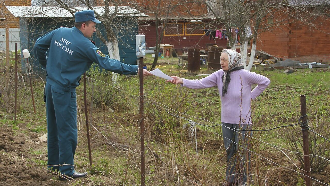Самозахват участка. Нарушение границ участка соседом. Противопожарная стена между домами. Вынос точек земельного участка. Нормы расположения на участке.