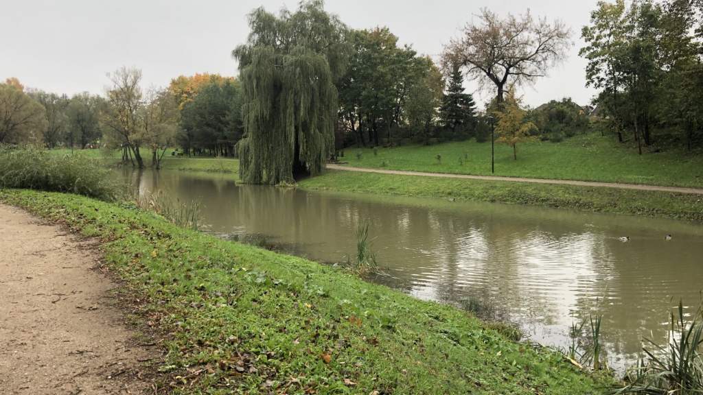 УХОДЯЩАЯ ОСЕНЬ В ПАРКЕ КРЕТИНГИ