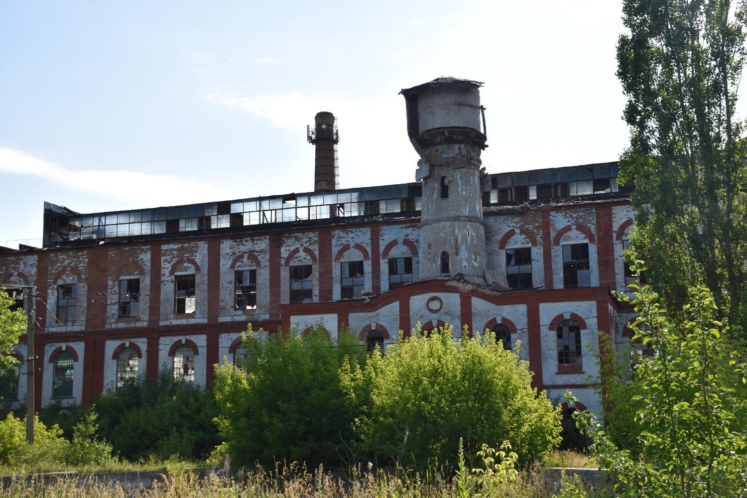 Главный корпус сахарного завода в Новой Таволжанке