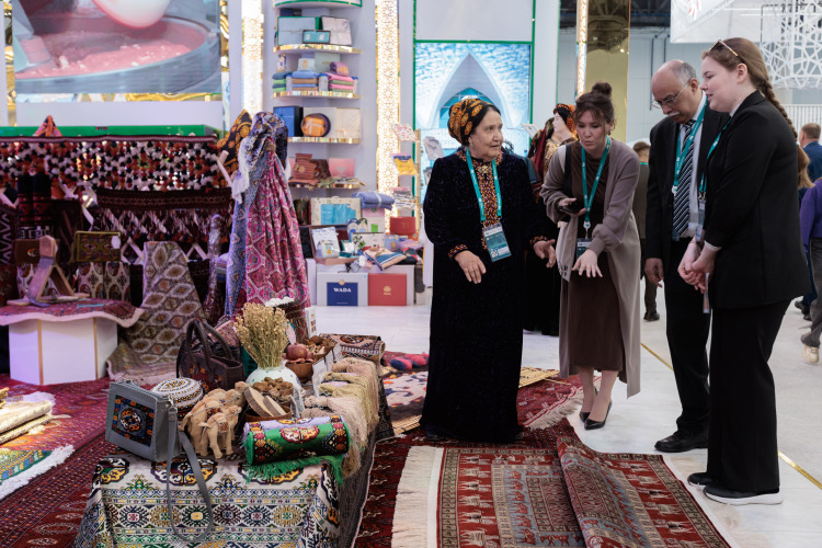 Состоится также традиционная выставка Russia Halal Expo. Участие в ней уже подтвердили производители из Узбекистана, Турции, Туркменистана, Ирана, Азербайджана, Афганистана, Сенегала