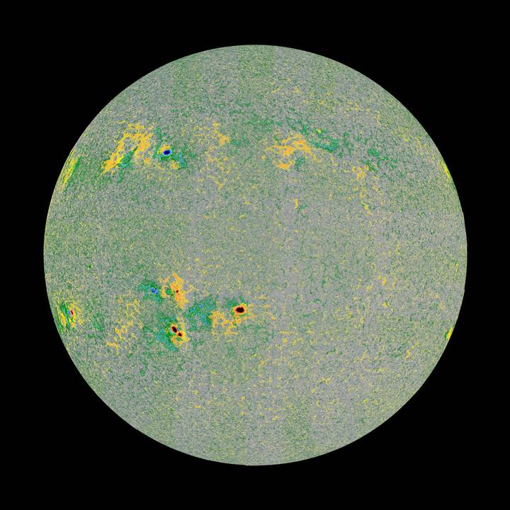 Появились новые фотографии Солнца, сделанные зондом Solar Orbiter