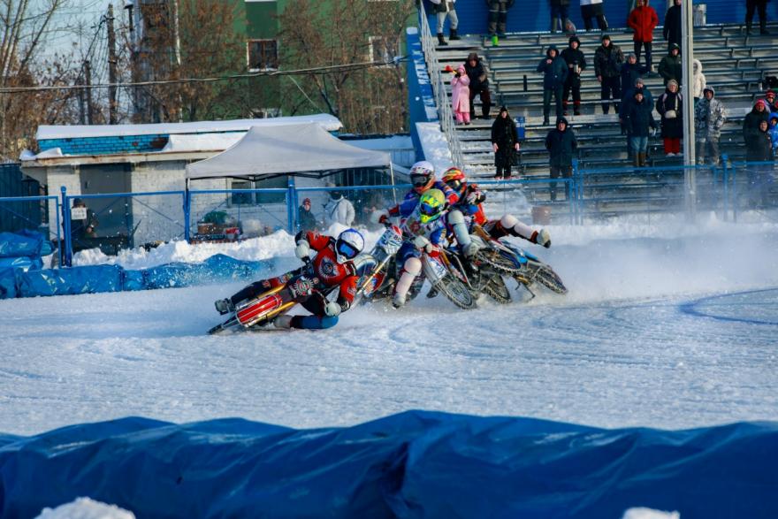 Три гонщика с 14 очками: итоги первого дня чемпионата по спидвею в Курганской области